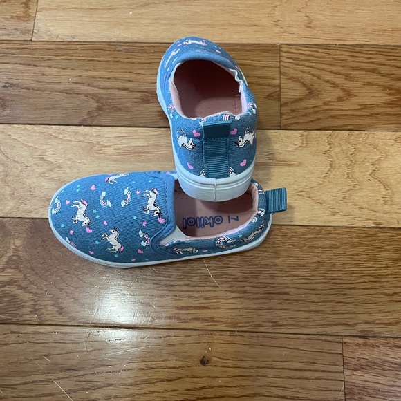 Amazon Toddler Girl Slip On Sneakers Size 7 - Picture 3 of 4